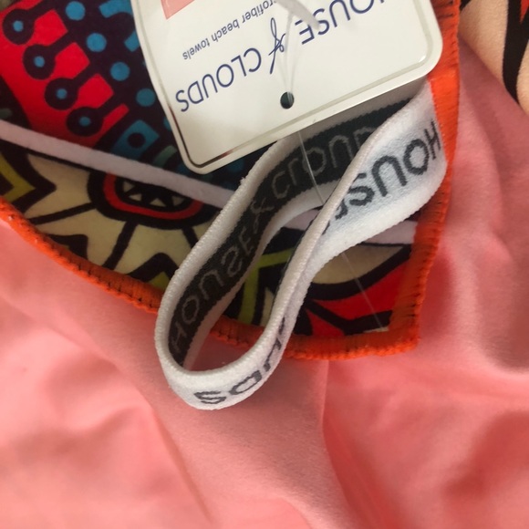 House of Clouds NWT Microfiber Beach Towel Quick Dry Sand Free Colorful Print - Picture 6 of 11